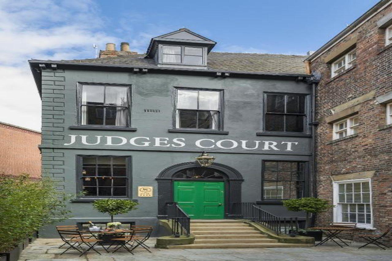Judges Court Hotel York Bagian luar foto